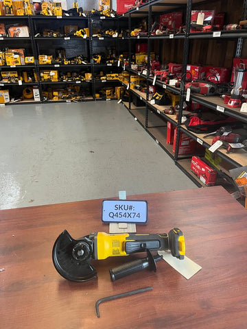 NO GRINDING WHEEL USED Dewalt 20V FLEXVOLT ADVANTAGE 4.5 - 5 in. Angle Grinder (Tool Only)