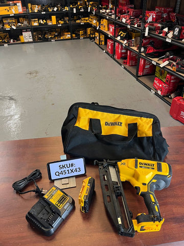 LIGHTLY USED Dewalt 20V XR 16-Gauge Cordless Angled Finishing Nailer Kit ONE 2Ah Battery